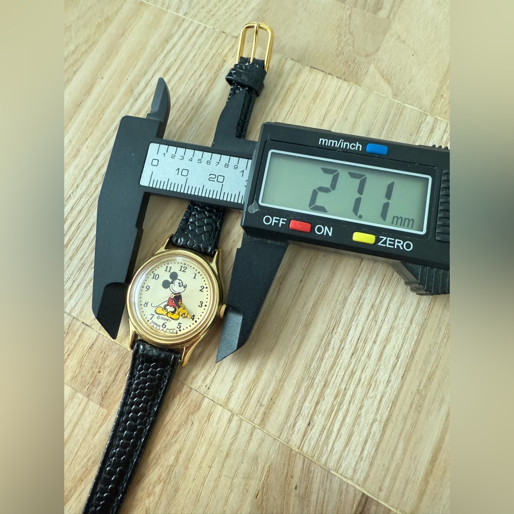 Vintage Lorus Disney Mickey Mouse moving arms watch NEW BATTERY - Picture 9 of 10